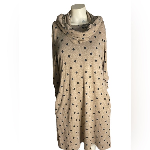 Robert Louis Tan and Black Pullover Polka Dot Dress with Turtleneck Medium - Picture 1 of 4